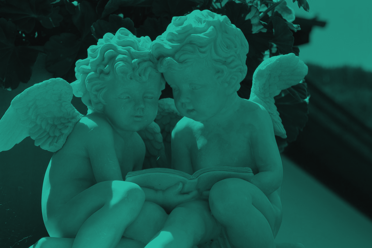  2 baby angel statues hugging